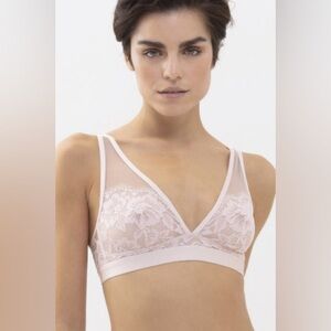 Elegant Lace Bralette in Soft Pink